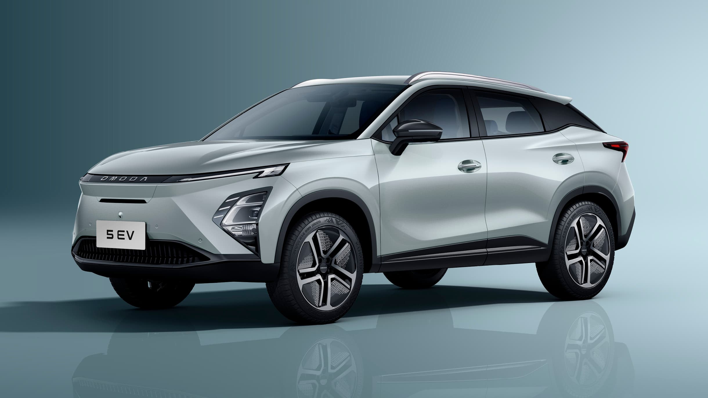 OMODA 5 EV i farven Khaki White