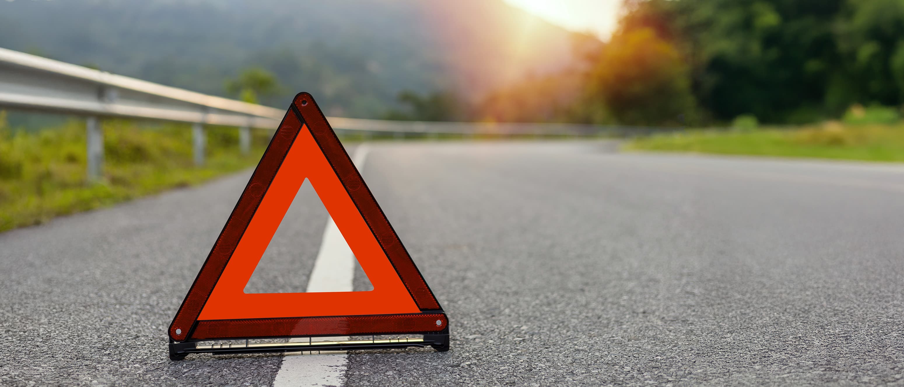 Advarselstrekant står på vej