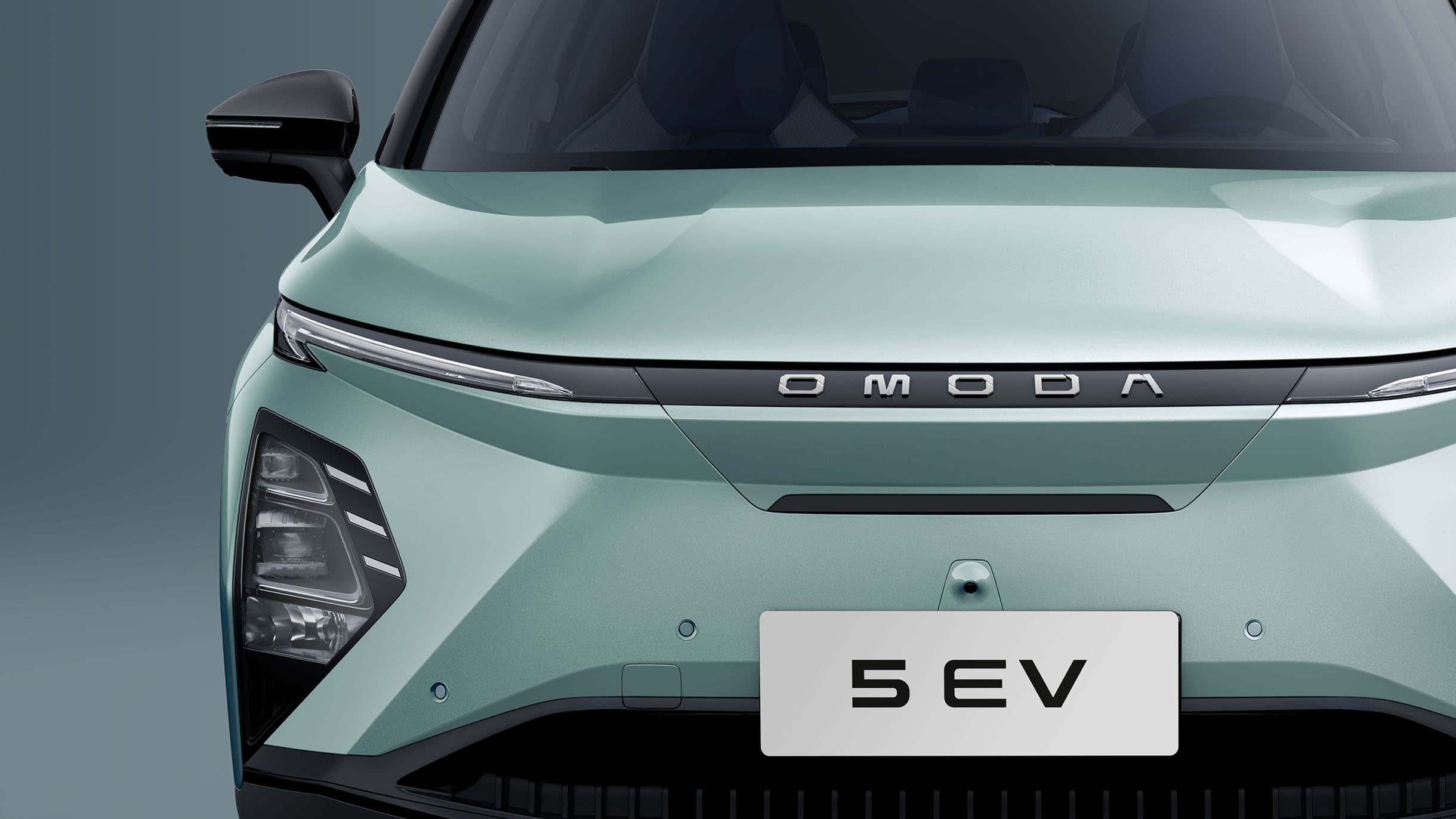 Fronten på en OMODA 5 EV set tæt på 