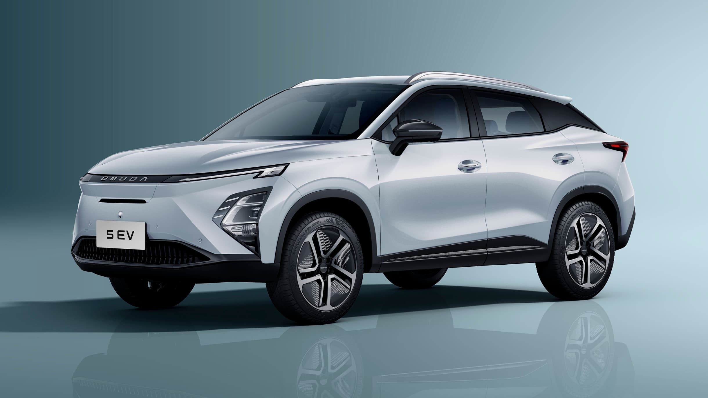 OMODA 5 EV i farven Aviation Silver