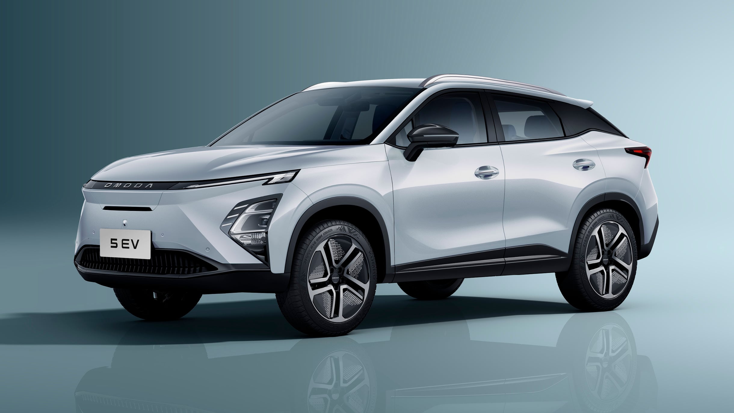 OMODA 5 EV i farven Aviation Silver